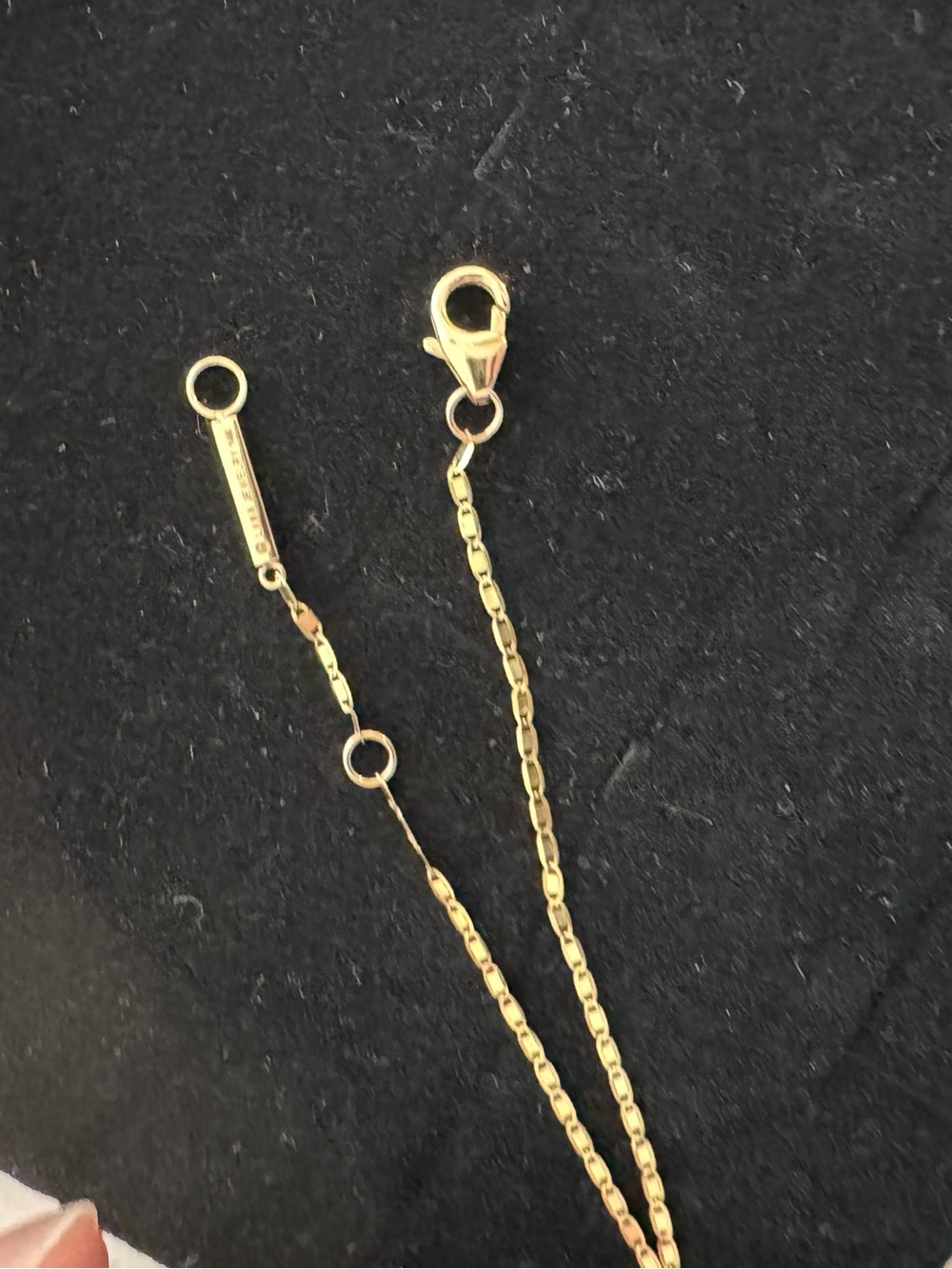 LANA petit Malibu toggle necklace in gold - Picture 5 of 6